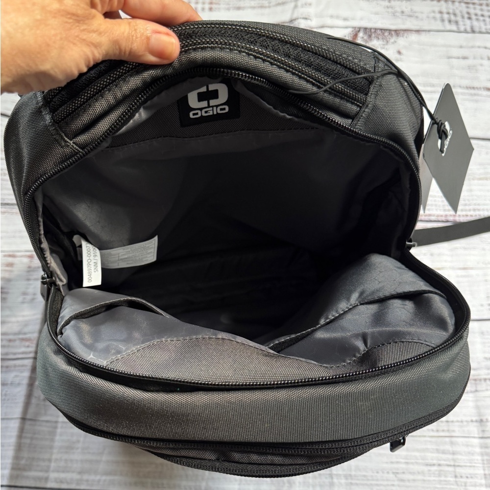 New OGIO Callaway work travel laptop backpack in grey - Picture 7 of 8